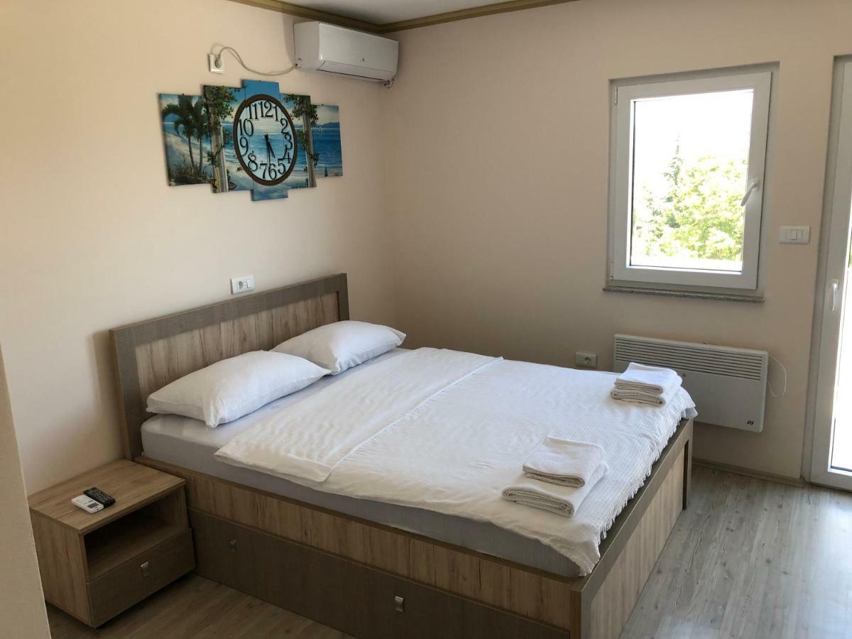 Kubi Hotel Struga Bagian luar foto
