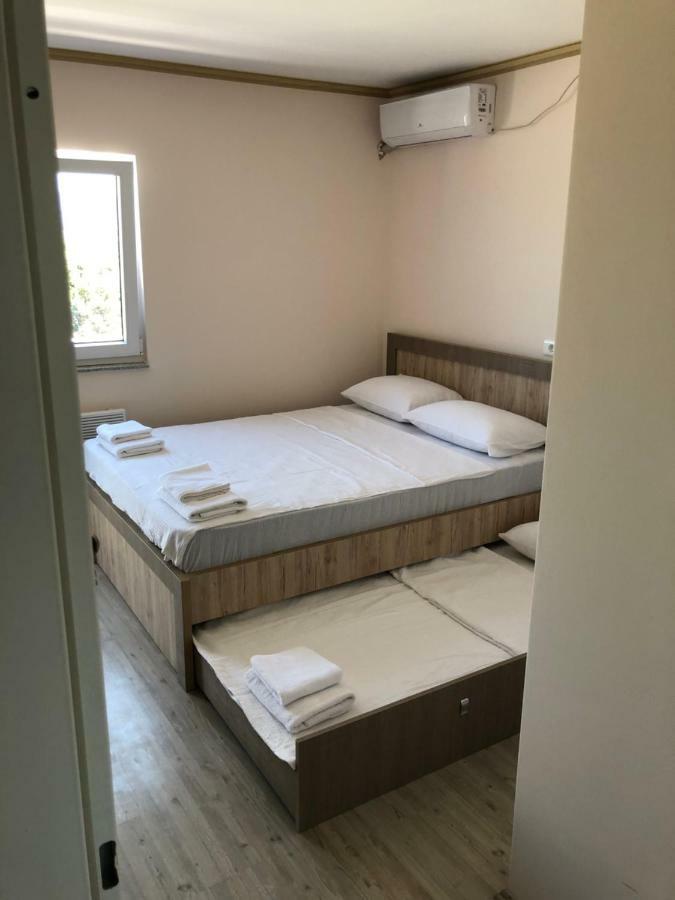 Kubi Hotel Struga Bagian luar foto