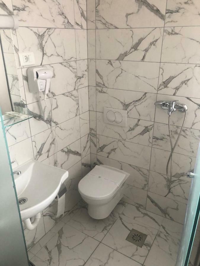 Kubi Hotel Struga Bagian luar foto