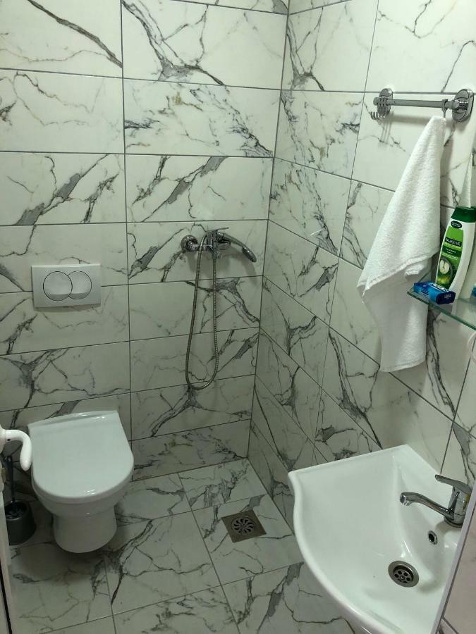 Kubi Hotel Struga Bagian luar foto